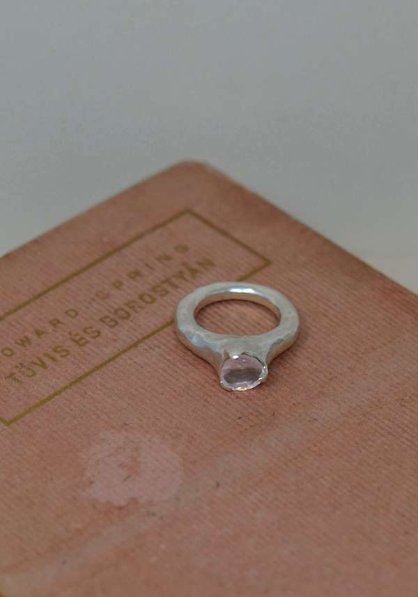 Rose & Lini ROSAMARIA “CARRIA” PINK QUARTZ SILVER RING