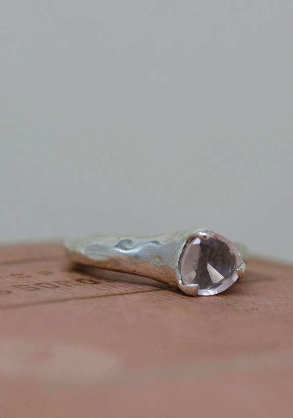 Rose & Lini ROSAMARIA “CARRIA” PINK QUARTZ SILVER RING In vendita