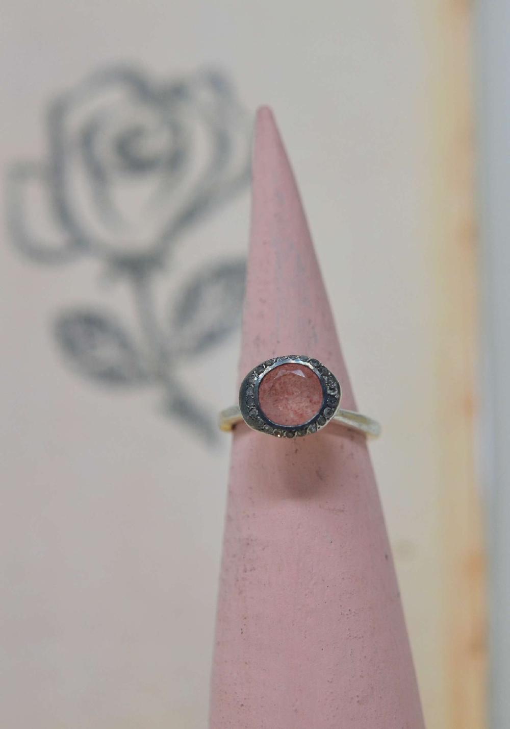 Rose & Lini ROSAMARIA SILVER “BEENU” DIAMONDS & PINK QUARTZ RING Convenienza