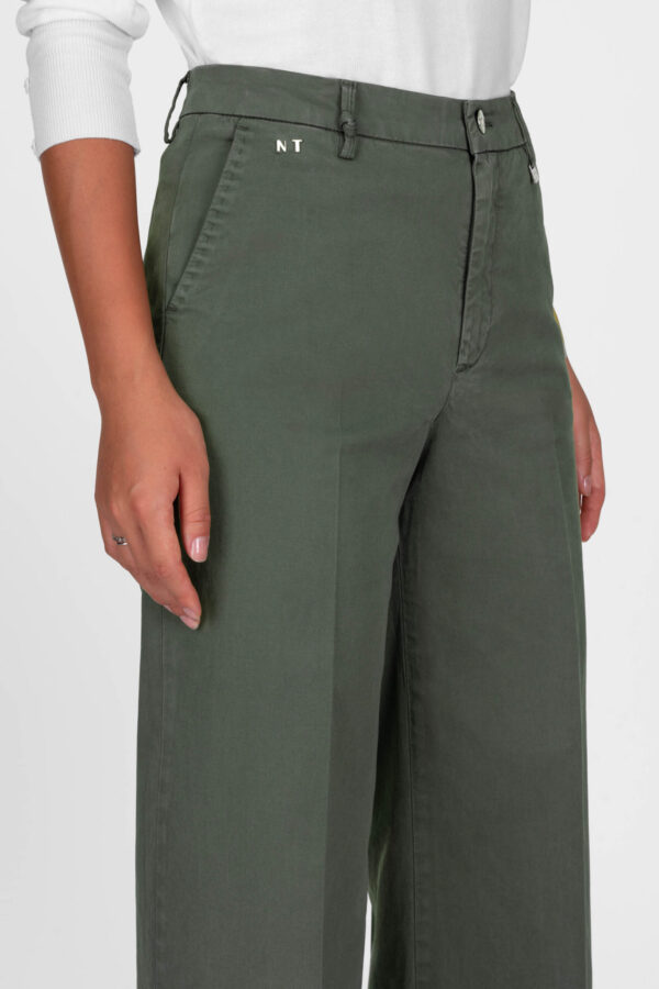 Sartoria Tramarossa PANTALONE AMELIA WIDE LEG IN GABARDINA DI COTONE VERDE Negozio online di fabbrica