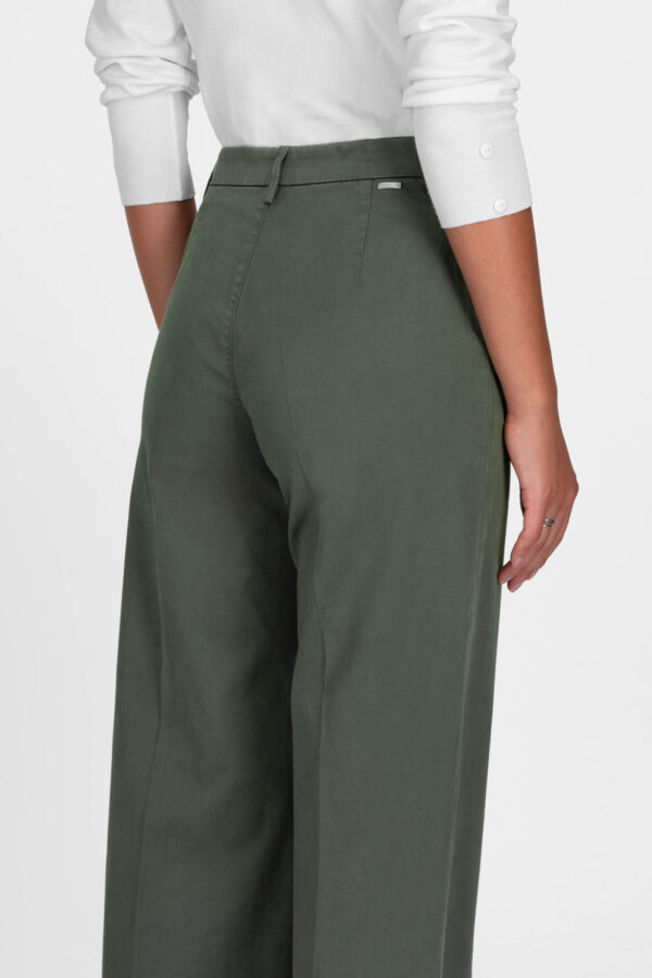 Sartoria Tramarossa PANTALONE AMELIA WIDE LEG IN GABARDINA DI COTONE VERDE Negozio online di fabbrica