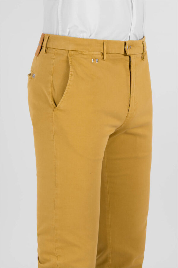 Sartoria Tramarossa PANTALONE LUIS SLIM IN GABARDINA LEGGERA DI COTONE STRETCH GIALLO Fino Al -60%