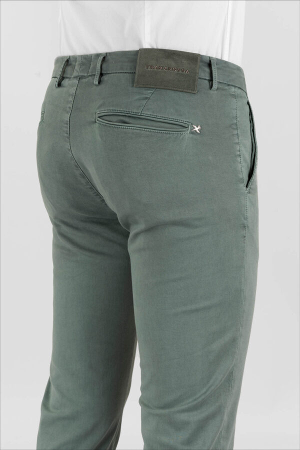 Sartoria Tramarossa PANTALONE LUIS SLIM IN GABARDINA LEGGERA DI COTONE STRETCH VERDE Affare Del Giorno
