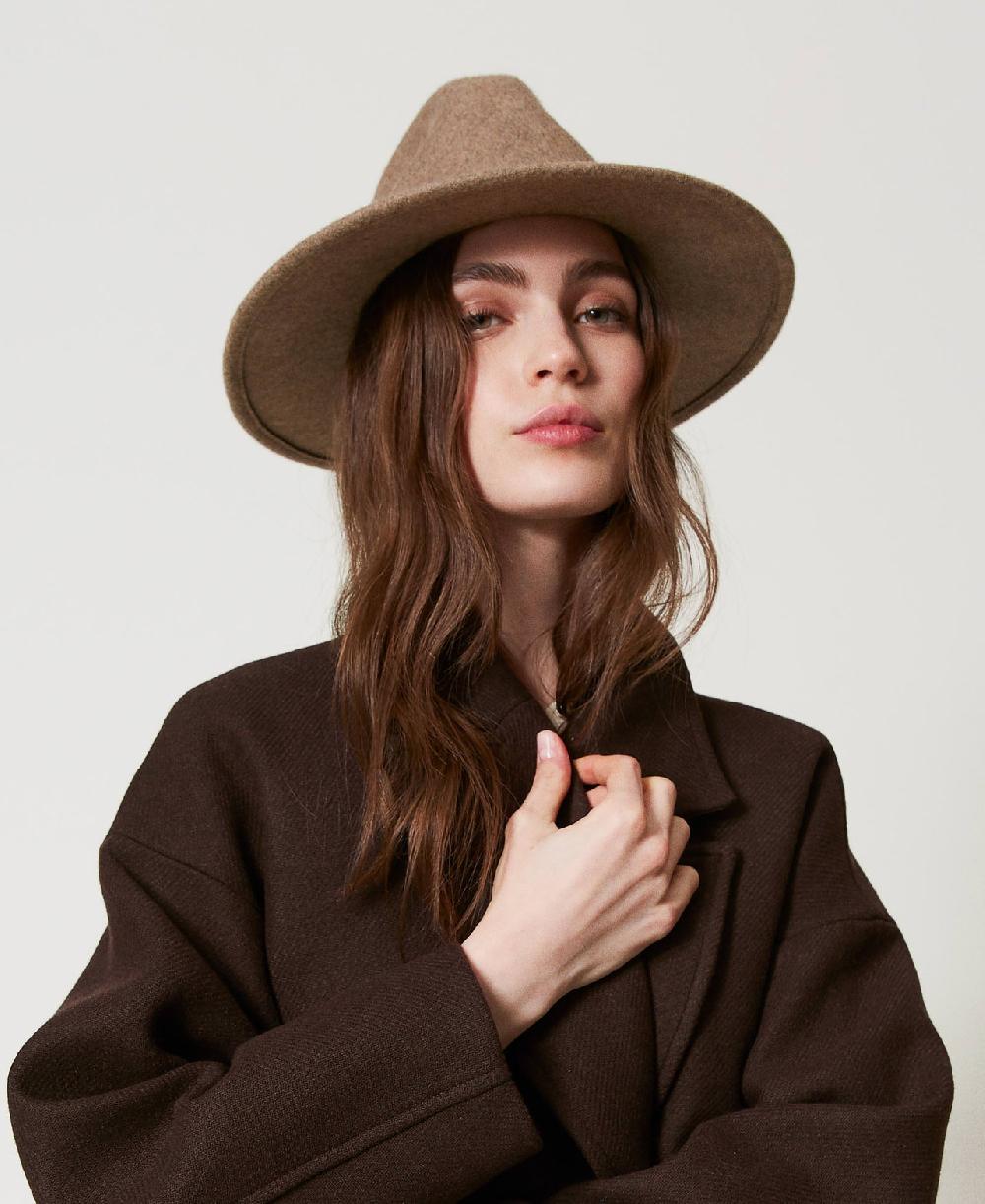 Scee by twin set Cappello in panno con Oval T