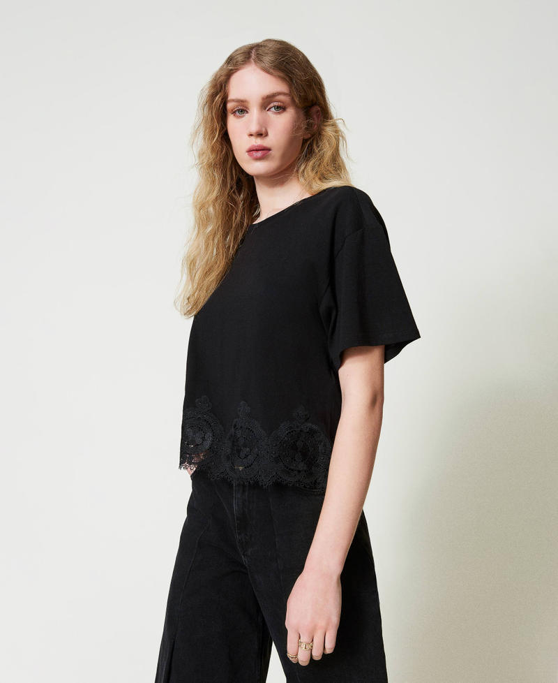 Scee by twin set T-shirt cropped con pizzo macramè Spedizione Gratuita