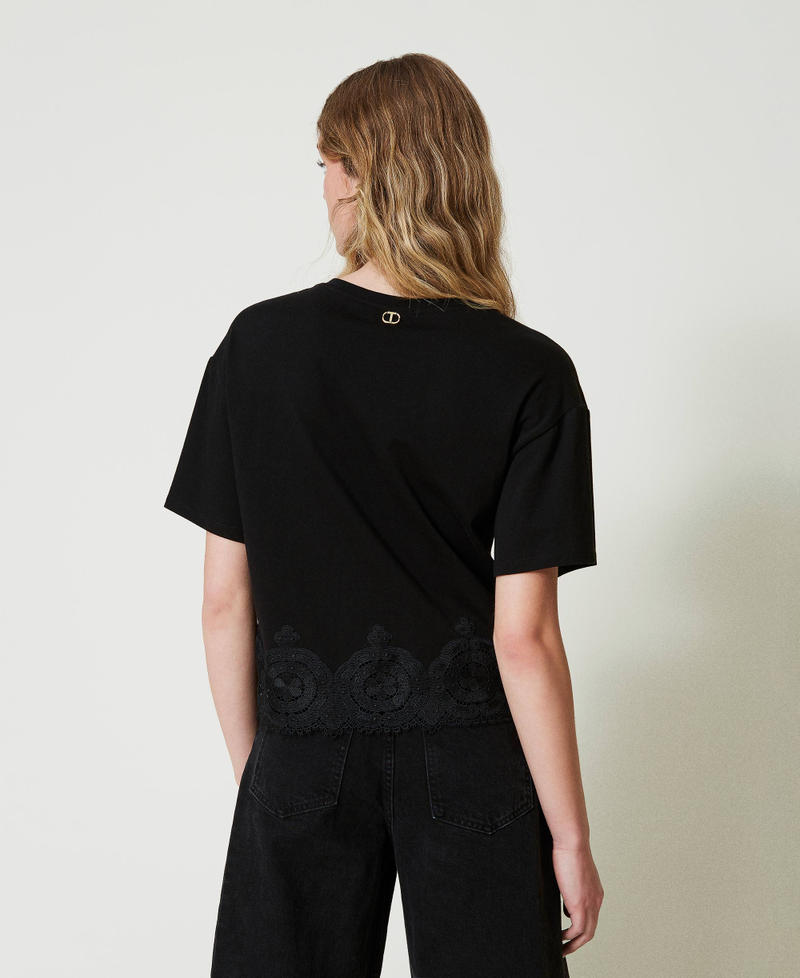Scee by twin set T-shirt cropped con pizzo macramè Spedizione Gratuita