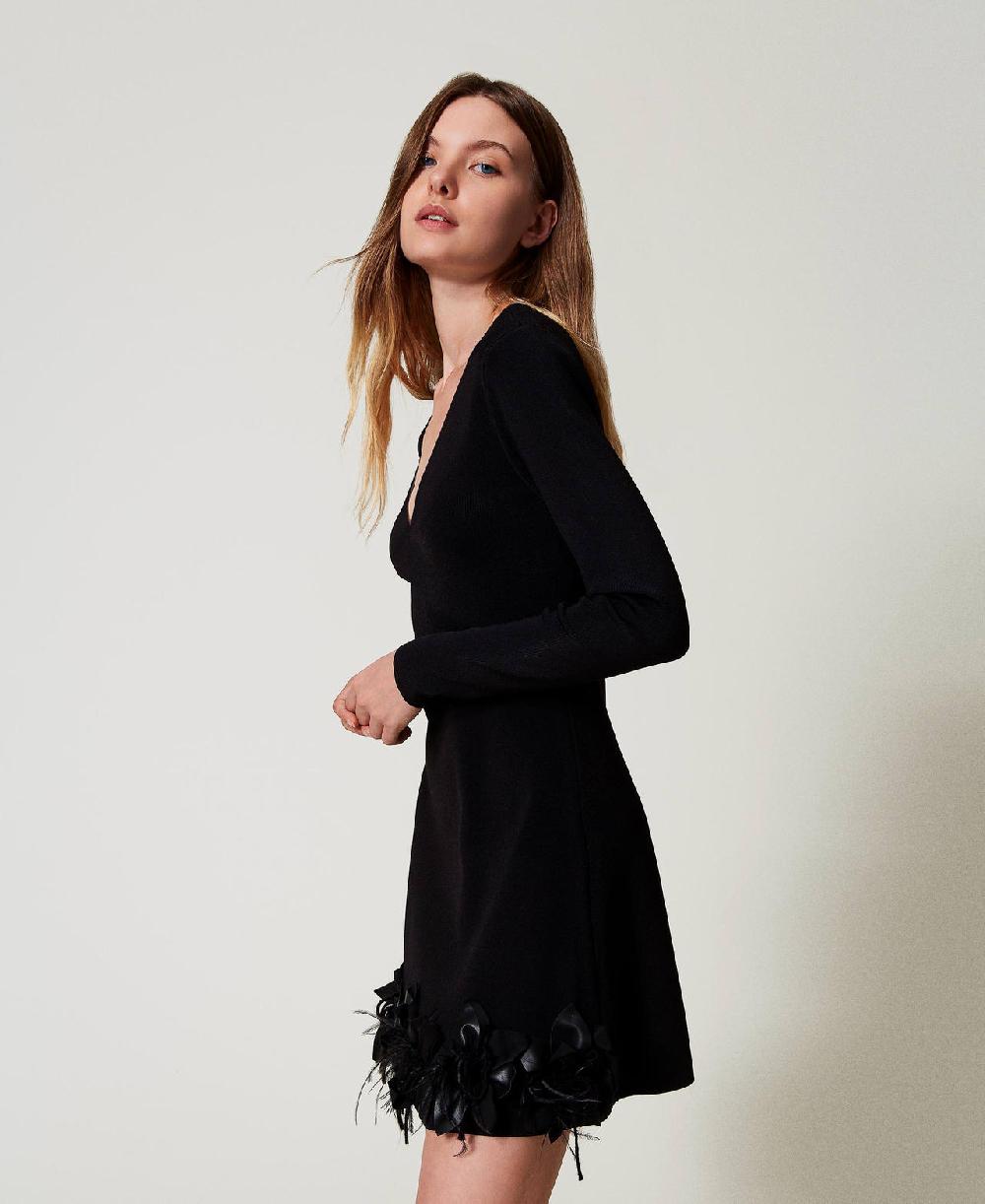 Scee by twin set Abito corto in maglia con fiori e piume 50% di sconto per tempo limitato