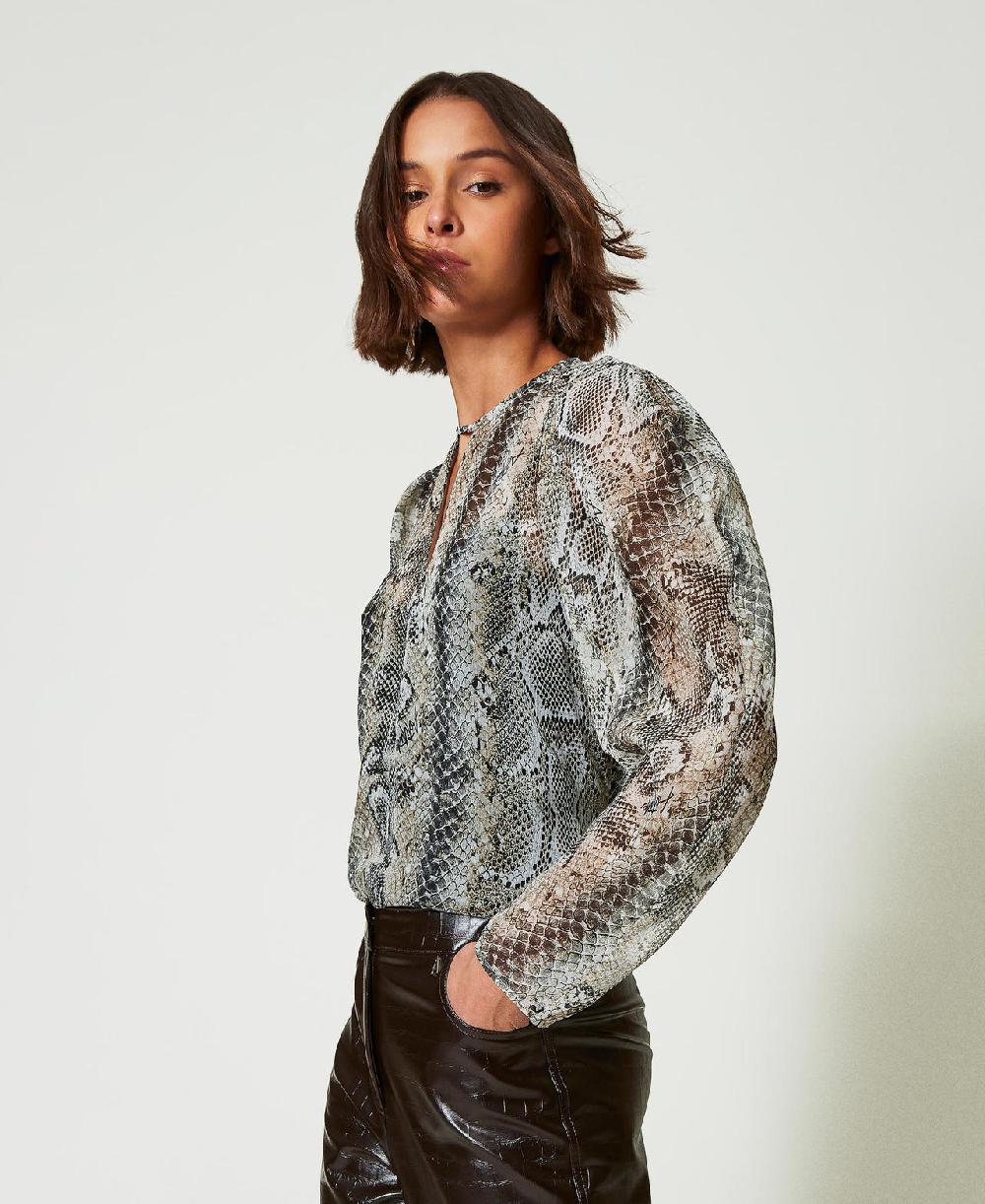 Scee by twin set Blusa in creponne con stampa snake Sottocosto