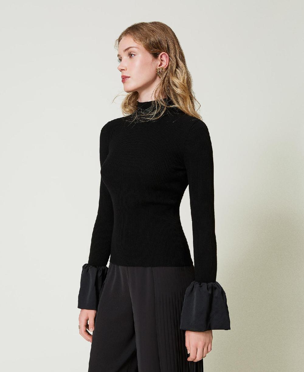 Scee by twin set Maglia fitted con volant in satin Offerta migliore