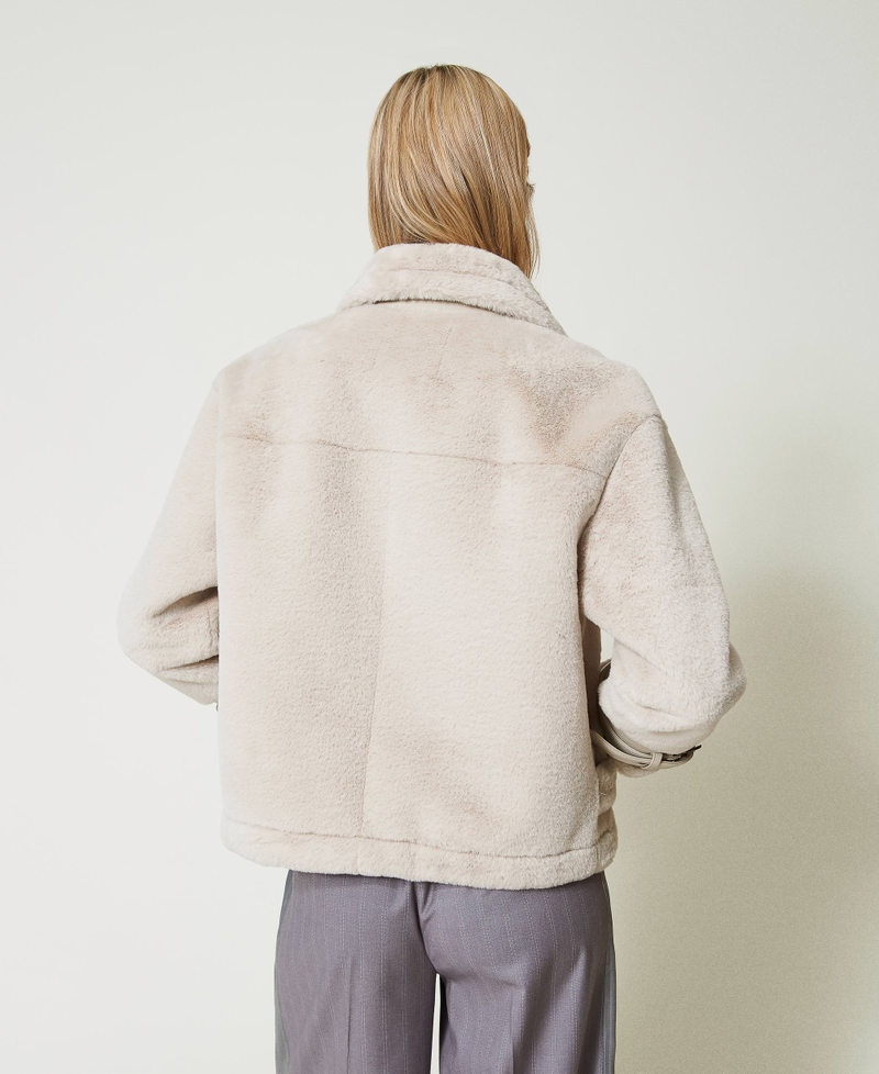 Scee by twin set Giacca in faux fur con cinturini Ultimo giorno