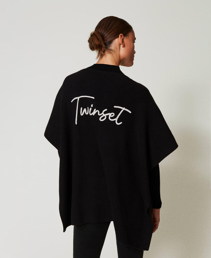 Scee by twin set Poncho in maglia con ricamo logo Sottocosto