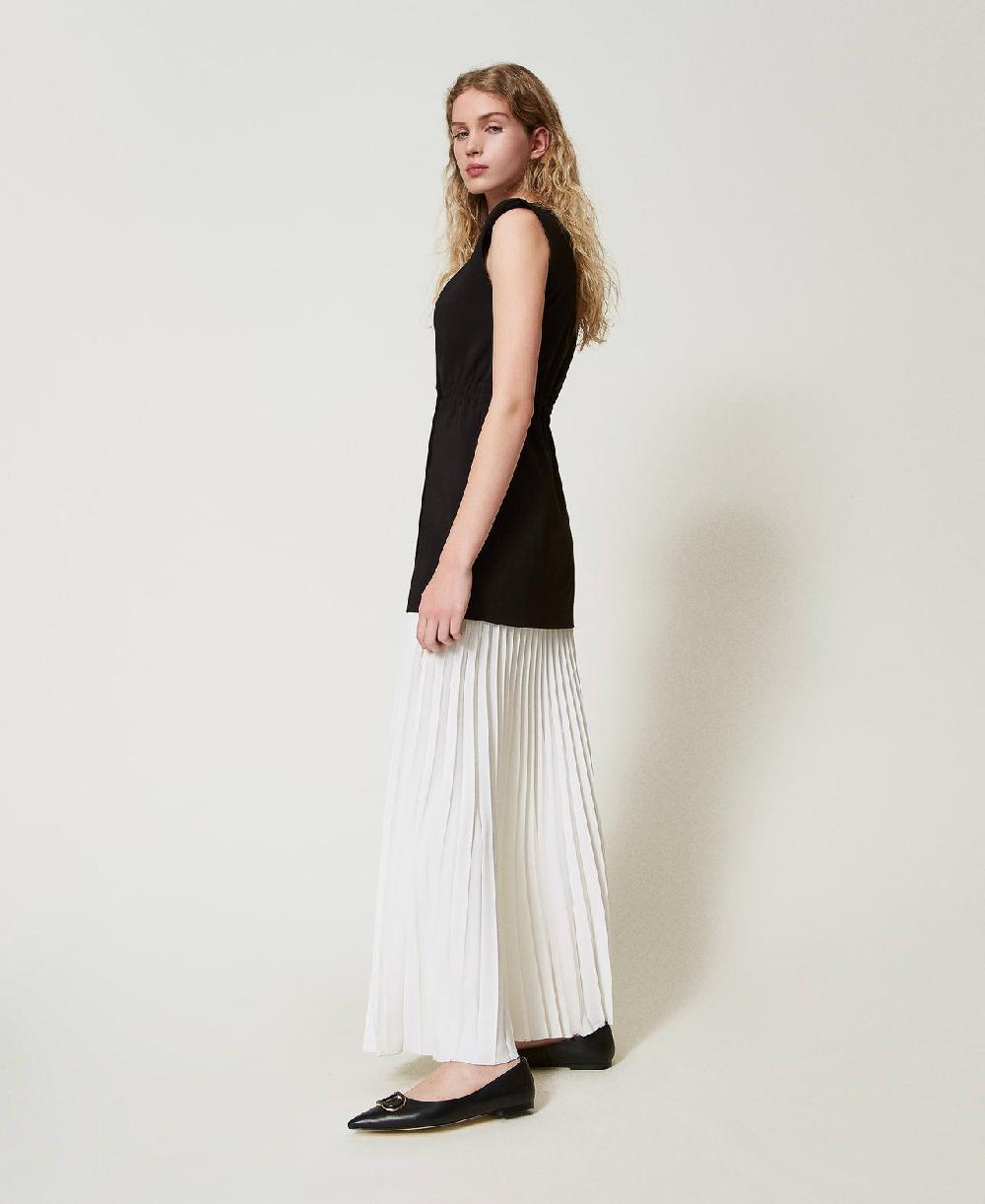Scee by twin set Gilet in crêpe e gonna lunga plissé In Saldo