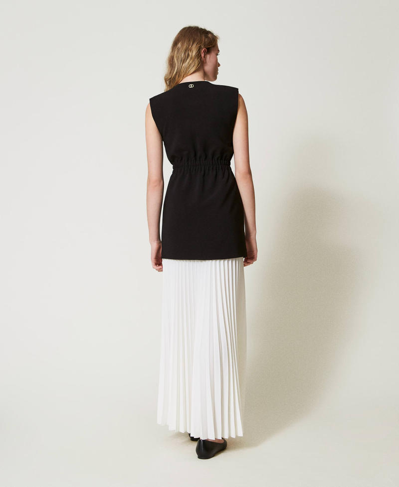 Scee by twin set Gilet in crêpe e gonna lunga plissé In Saldo
