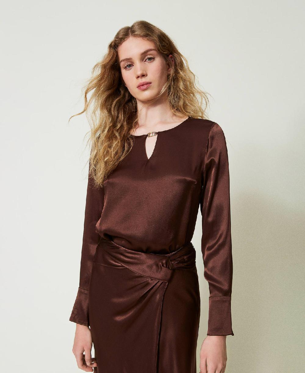 Scee by twin set Blusa in raso con Oval T Prezzo basso