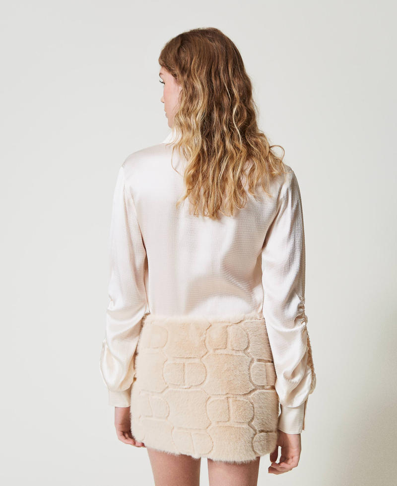 Scee by twin set Minigonna in faux fur con Oval T Solo un giorno rimasto