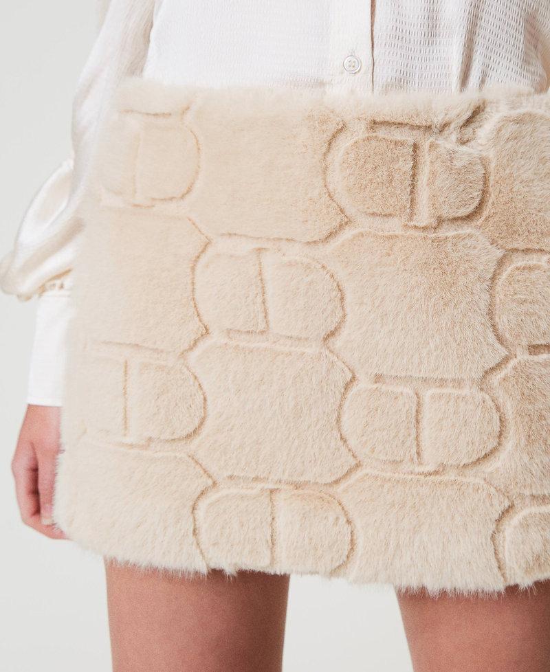 Scee by twin set Minigonna in faux fur con Oval T Solo un giorno rimasto