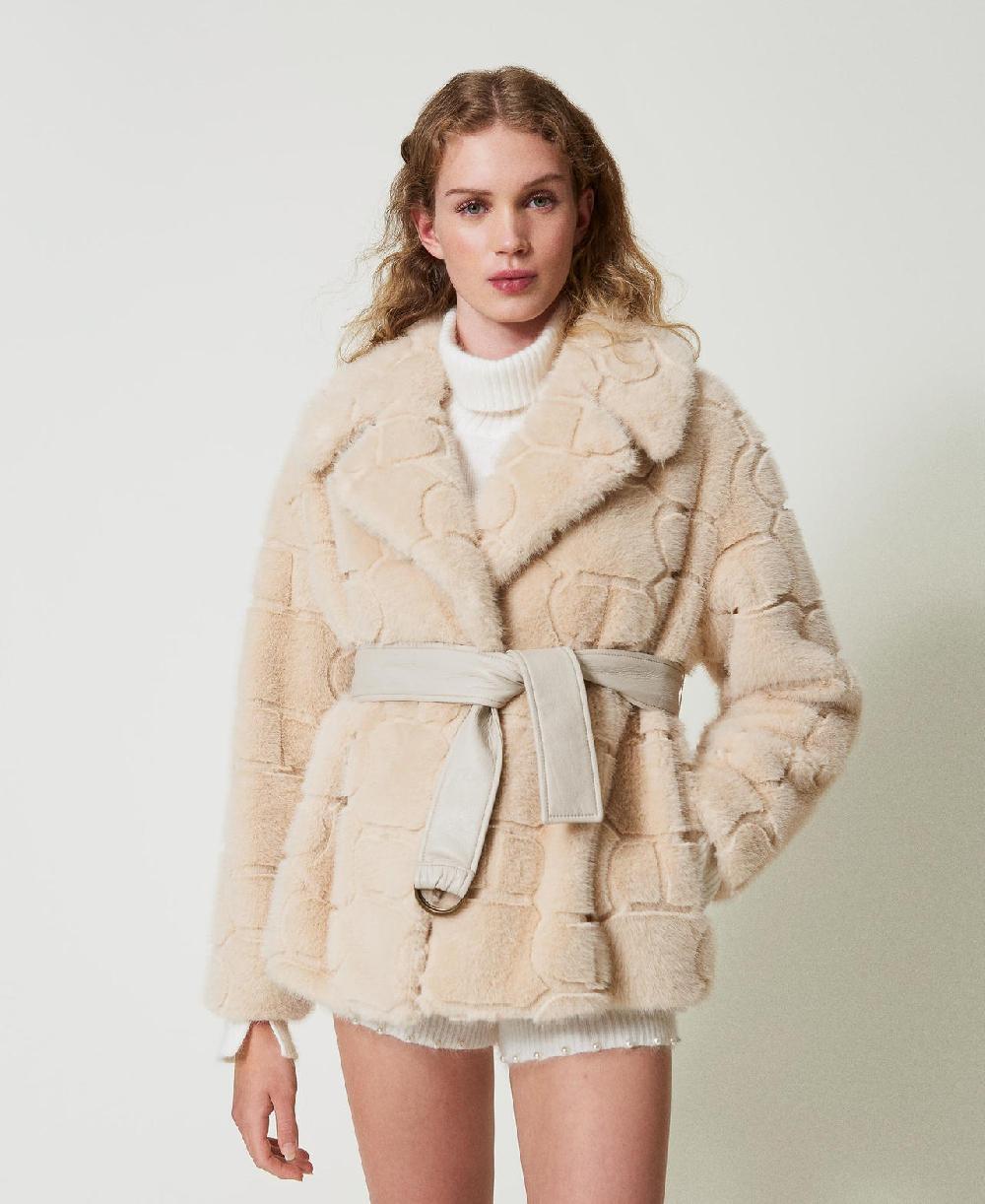 Scee by twin set Cappotto corto in faux fur con Oval T Moda