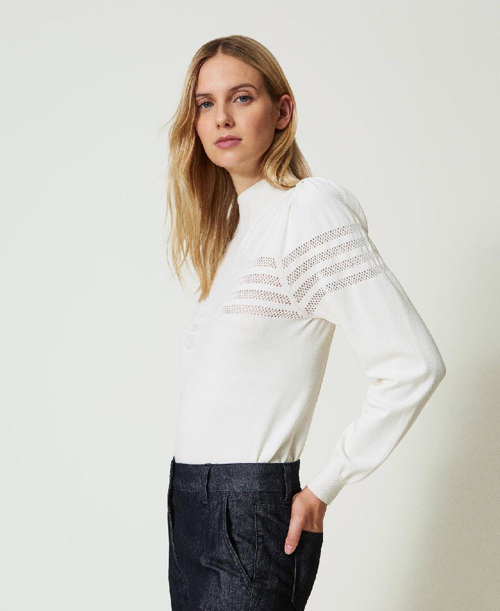 Scee by twin set Maglia lupetto con lavorazione Oval T Offerta natalizia