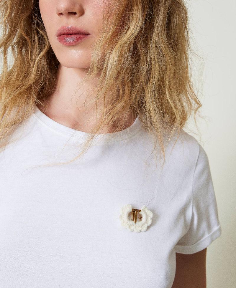 Scee by twin set T-shirt fitted con spilla crochet I Più Venduti
