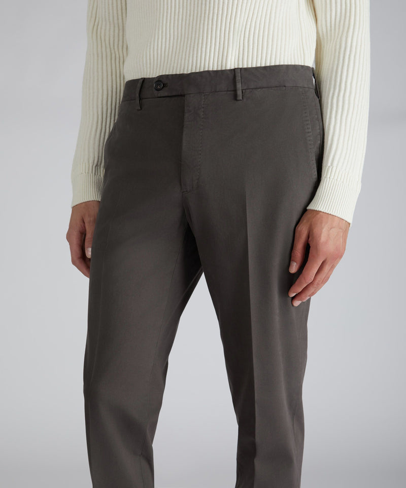 Slowear Pantalone tapered fit in cotone e lyocell Sottocosto