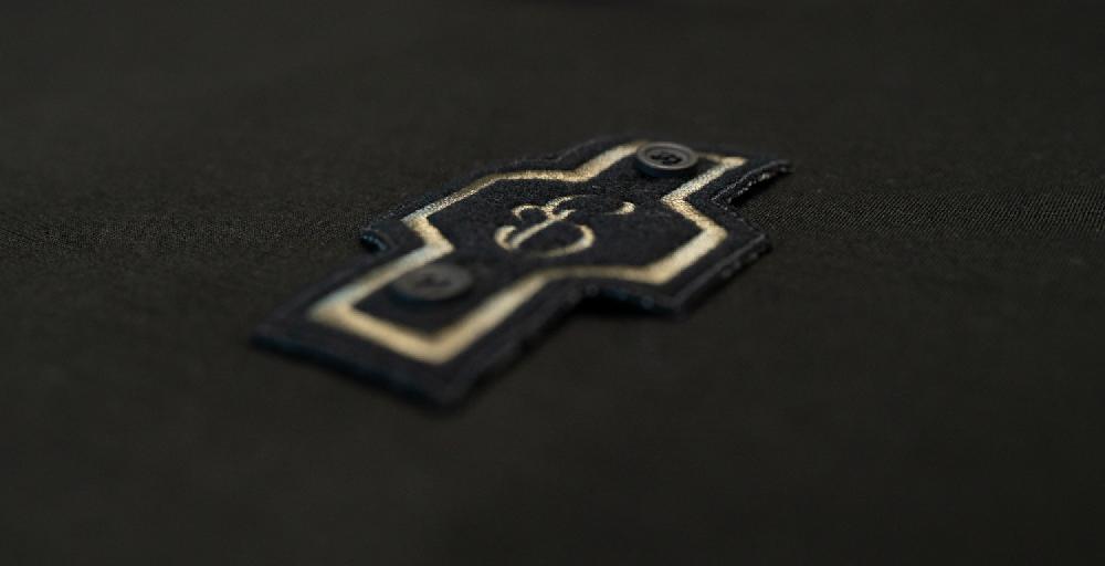 Stories Milano T-SHIRT REGULAR + PATCH – BLACK 2025