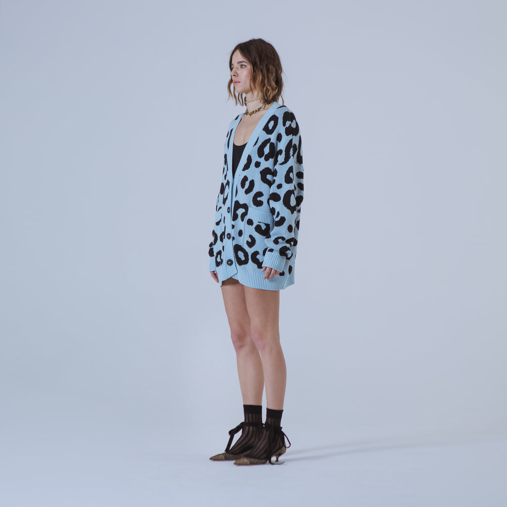 Sveta Milano Cardigan lungo jacquard Georgia in azzurro e nero Sottocosto