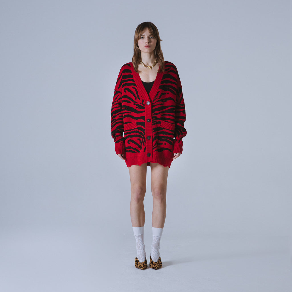 Sveta Milano Cardigan lungo jacquard Georgia in rosso e nero Presa