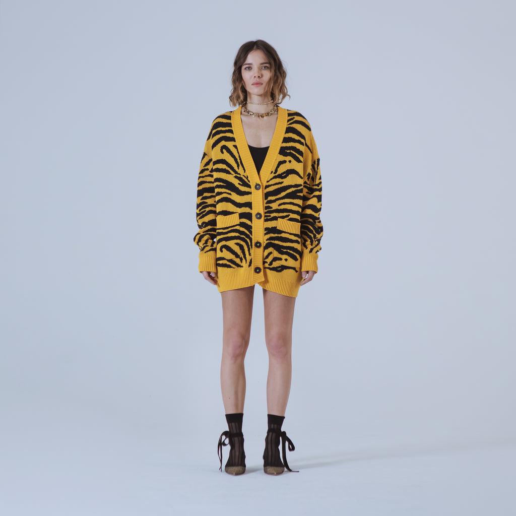 Sveta Milano Cardigan lungo jacquard Georgia in giallo e nero Sconto