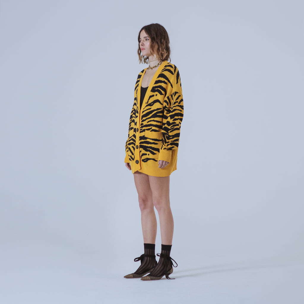 Sveta Milano Cardigan lungo jacquard Georgia in giallo e nero Sconto