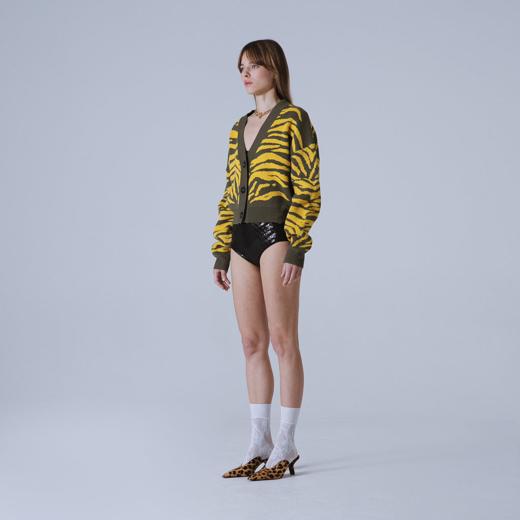 Sveta Milano Cardigan corto jacquard Dakota in verde militare e giallo Affare Del Giorno