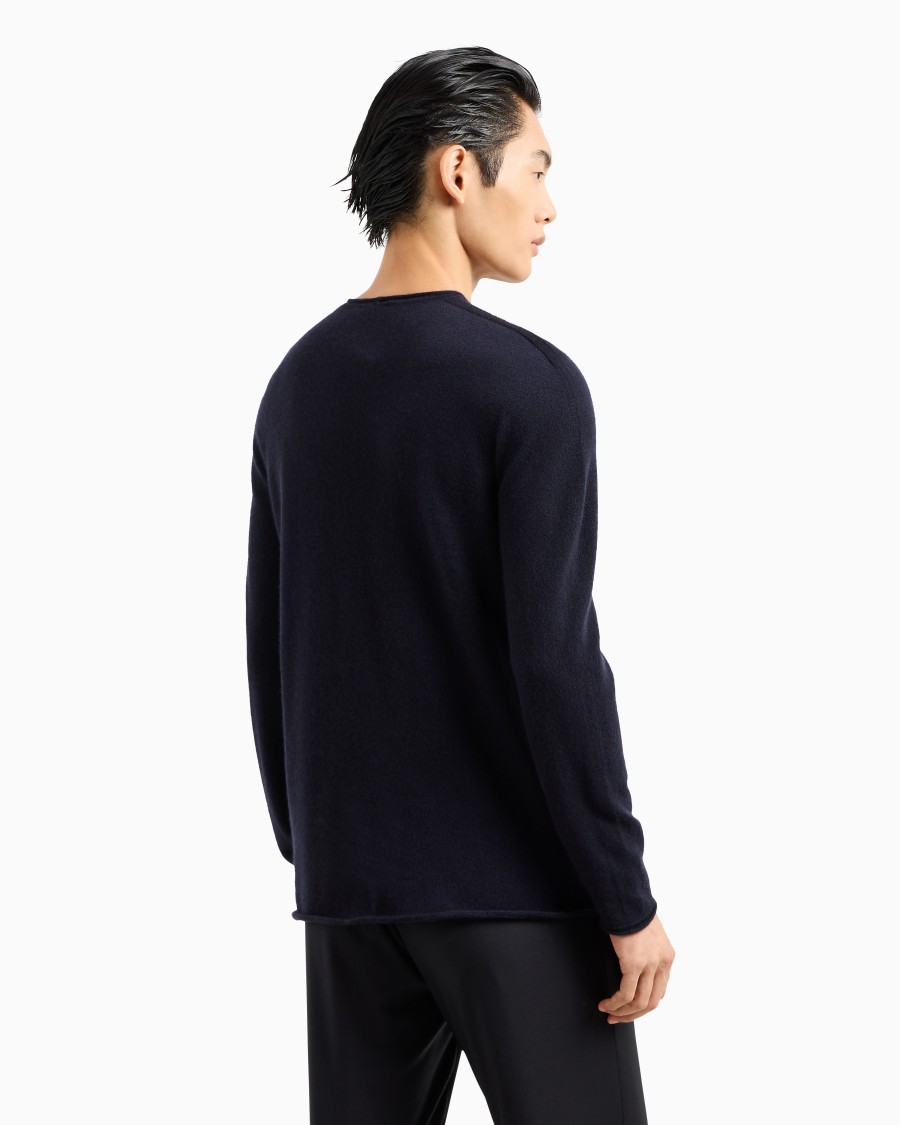 The world of armani MAGLIA GIROCOLLO ICON IN INTERLOCK DI CASHMERE 2025