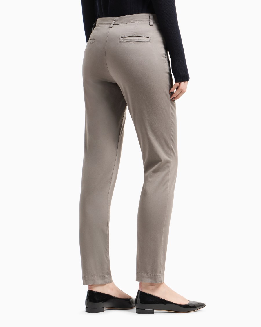 The world of armani PANTALONI CHINO IN COTONE STRETCH Fino Al -60%