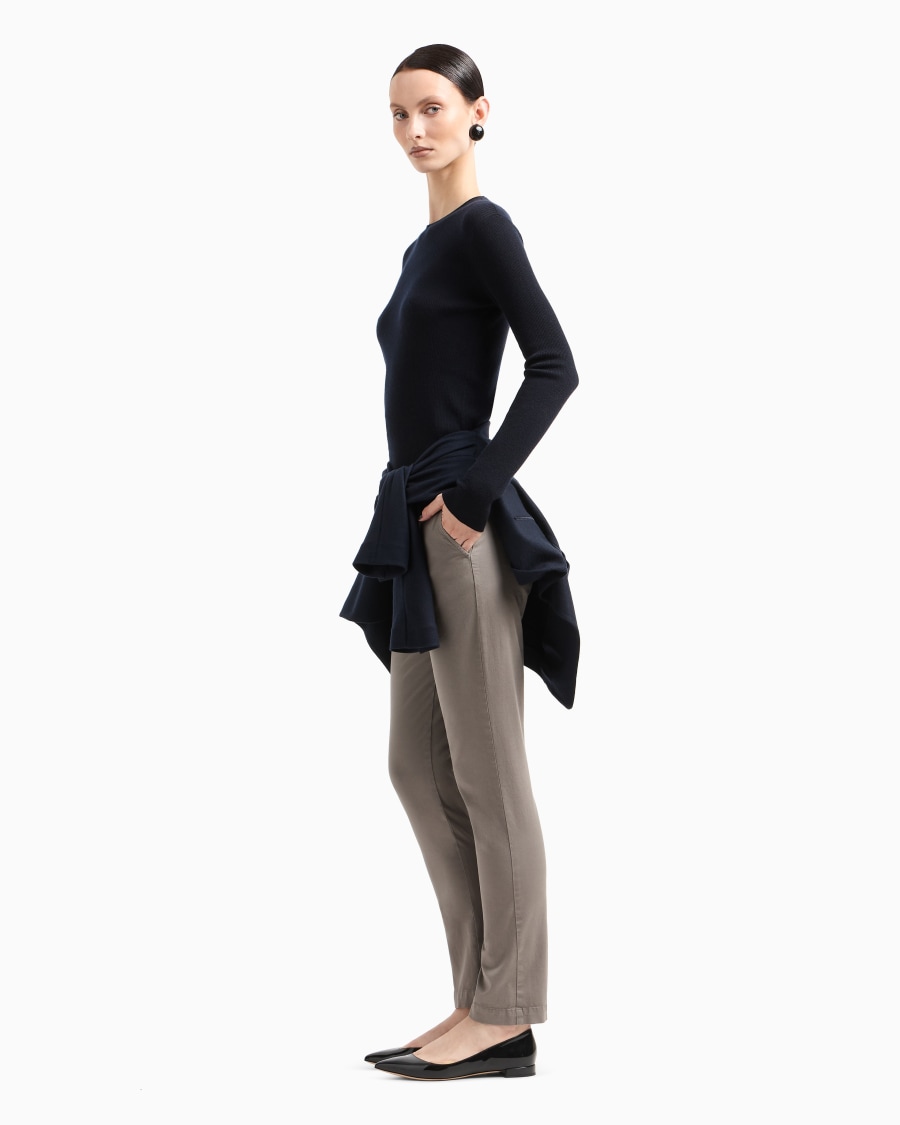 The world of armani PANTALONI CHINO IN COTONE STRETCH Fino Al -60%