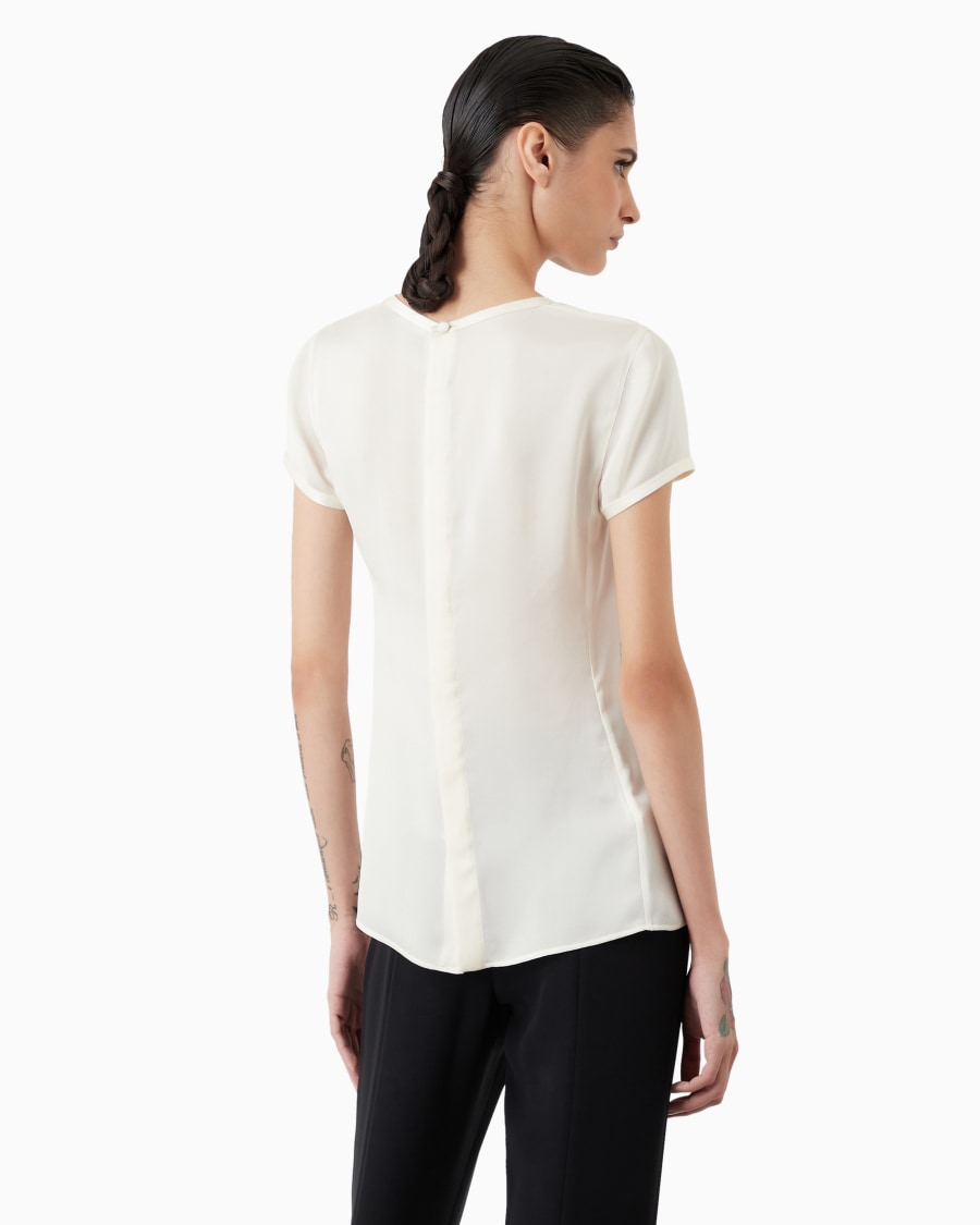The world of armani BLUSA IN CHARMEUSE DI SETA CON SCOLLO A V Prezzo Ridotto