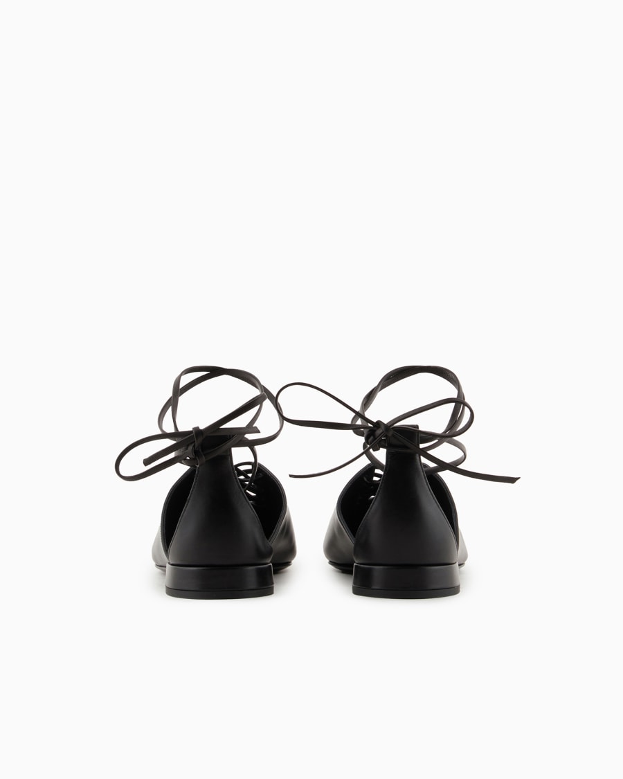 The world of armani BALLERINE IN PELLE CON ALLACCIATURA ALLA CAVIGLIA Vendita
