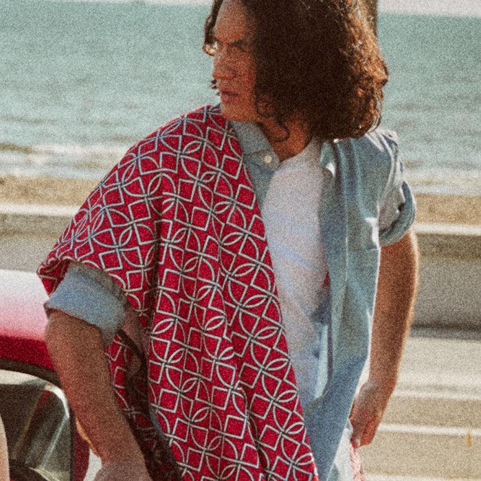 Ulturale T-Shirt bianca con taschino rosso e logomania bianca in 100% cotone - Ulturale Nuova