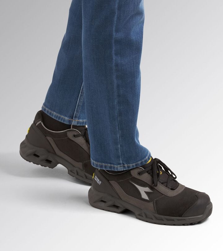 Utility Diadora SHARK STABLE IMPACT LEATHER LOW S3 SRC ESD Scarpa antinfortunistica bassa Soddisfazione Garantita