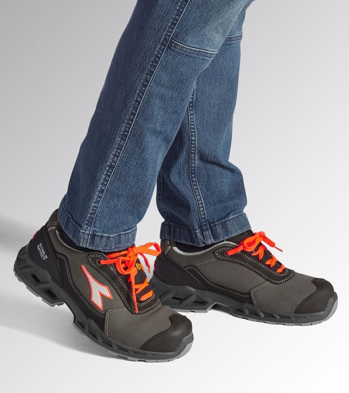 Utility Diadora SHARK STA IMP LEAT LOW S3S FO SR SC ESD Scarpa antinfortunistica bassa Saldi Di Fabbrica
