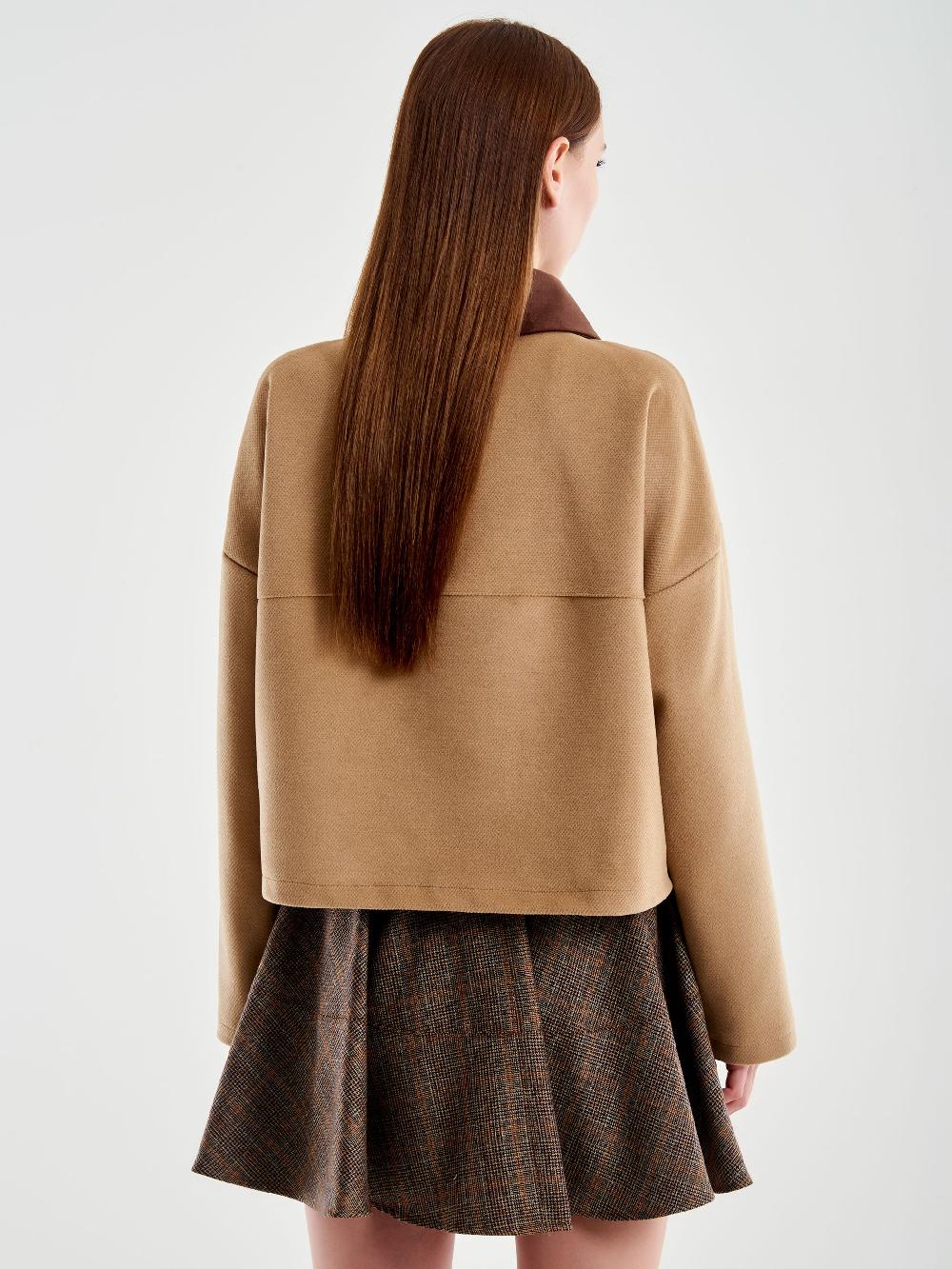 Vicolo Giacca Cropped con Spilla Gioiello Beige Moda